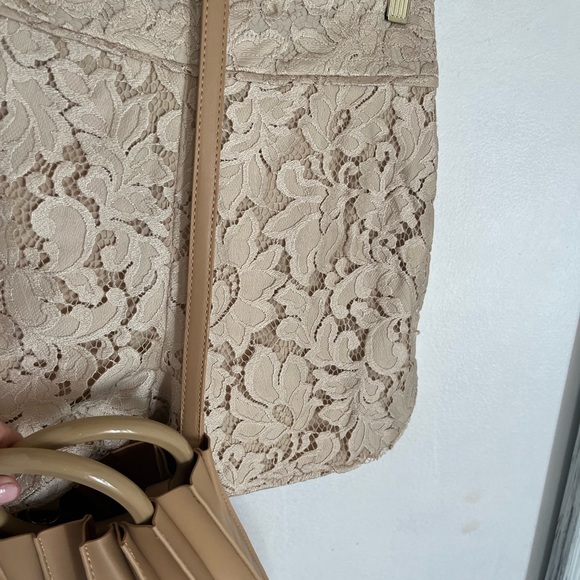 DIANE von FURSTENBERG Crème Lace Shorts, Size 2, EUC - Picture 5 of 14